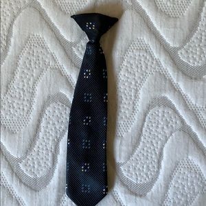 Clip-on baby tie